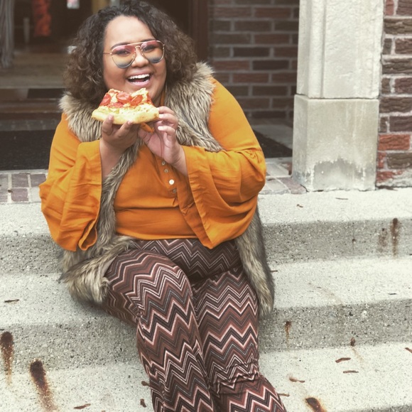 Meet your Posher, Isa - Picture 1 of 1